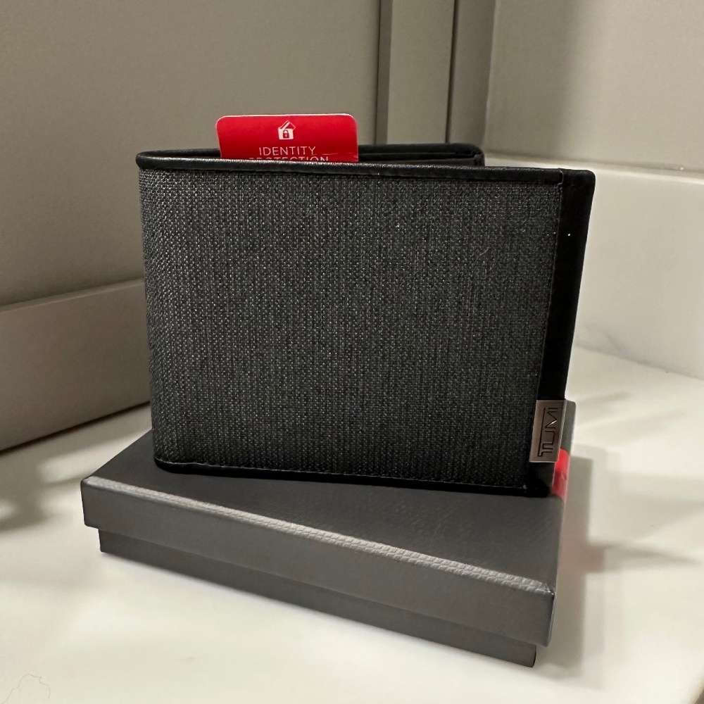 Men’s TUMI Alpha SLG global wallet with coin pocket in anthracite/black NIB